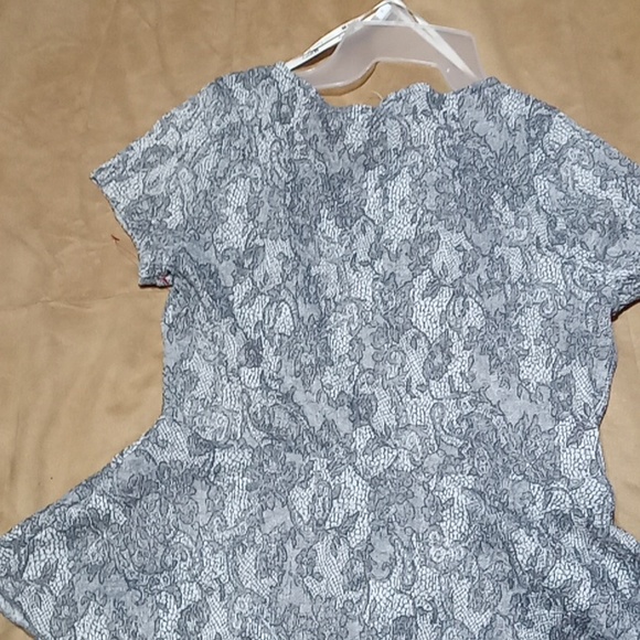 Woman's top - Picture 2 of 3